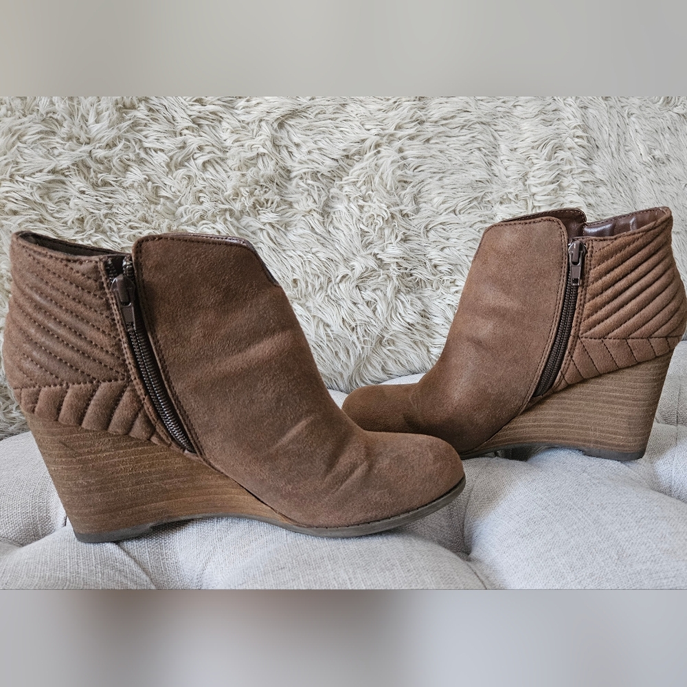 Carlos Santana-Camira Brown Tan Suede Wedge Ankle Booties womens SZ 10M